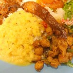 ロイヤルグリーン レストランアンドバー - スリランカスタイルチキンカレー(ダルカレー他)