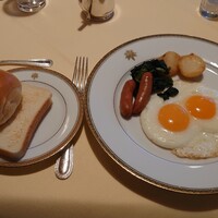 メインダイニングルーム - ボイルド（連れのチョイス）辛口ソーセージ
