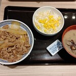 吉野家 - 牛丼大盛としじみ汁バージョン