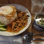 タイ料理居酒屋 バンコクザップ - ガパオライス800￥