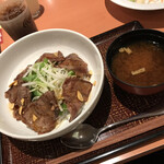 デニーズ 大垣店 - 牛みすじステーキ丼 1249円
                                （+選べる具だくさんサラダセット 425円）
                                ステーキ丼と味噌汁