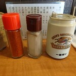 麺屋 凪冴 - 卓上の調味料