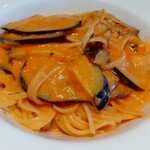 Quomo - 牡蠣と茄子のトマトクリームソース