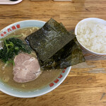 ラーメン六角家 - ラーメン￥700 ライス ￥100