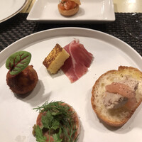 ahill azabu - ランチＢ ５５００円。焼きたて、揚げたてのものが盛り込まれ、どの品も、とーっても美味しかったです（╹◡╹）（╹◡╹）。もう一皿食べたい。。。（笑）