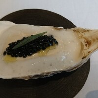 ad hoc  - 牡蠣キャビアのせ。