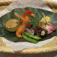 花邑 - 八寸  塩辛  川えびの素揚げ  アジの握り  ほうずき玉子  はもの玉子の卵とじ  ミョウガの酢漬け たこの柔らか煮 もろこし 枝豆 