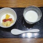 Sumihei - 朝食：ヨーグルト、牛乳
