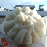 セブンイレブン - 料理写真:大入り豚まん¥213