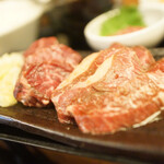 大衆炭火焼肉ジンギスカン ホルモン酒場 風土. - カルビ、サガリ