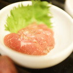 大衆炭火焼肉ジンギスカン ホルモン酒場 風土. - たん刺し