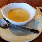 Bikkuri Donki - ドンキー満喫セットのスープ。