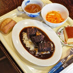 Bien - "紅葡萄酒燉五花肉（ぶたばらワインにこみ）鹹鯷魚（しほづけいはし）風味（ふうみ）"