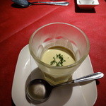 サーラ・マンジェ・ドゥ・クール - 地元のかぼちゃを使ったスープ