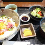 和彩　かくや - 生うに、カニ、生まぐろの海鮮ちらし丼