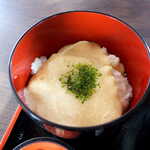 麺屋 忠兵衛 煮ぼうとう店 - 地元・深谷産の山芋を使用。淡い味付けで、煮ぼうとうの旨いスープと抜群の相性