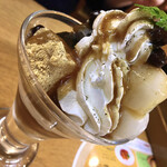 ココス - 自分はワイン。カミさんはこちらのパフェ。