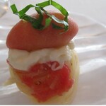 サーラ アマービレ - フルーツトマトとブッラータチーズの冷たいカッペリーニ