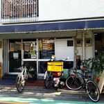 たぬき - 看板がないから初訪問だと見逃しそうになりますが、だいたい行列できてるから目立ちます