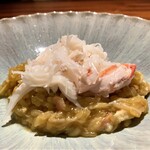 蒼 - 特選 越前蟹のリゾット 蟹の殻から取った出汁と味噌で炊き上げたリゾットですが、蟹の多さがお米を遥かに上回る量に驚きます。 お米の少し芯が残る食感が良く、蟹の旨味を吸い込んだリゾットは、目を閉じて感覚を研ぎ澄ましていただきます♪