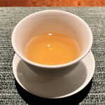 蒼 - 食事の間に提供される台湾茶　味わいすっきりで口直しに温かいお茶はいいですね♪