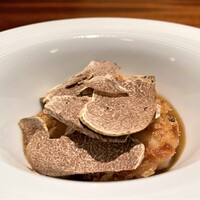 蒼 - 無洗白子のムニエル 白トリュフ添え　ソースは軍鶏のコンソメを使ったブルーテ。 香りから鼻孔を刺激され、白子の焼き色にうっとり、舌に感じる優しいが濃厚でクリーミーな味わい、組合せの絶妙なバランス感覚に目が飛び出そうですから♪