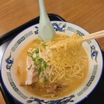 Suzuki Shokudou - 麺のリフトアップ