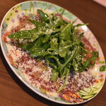 ワインバー バッカス - 青森小田桐牧場直送、馬肉のカルパッチョルッコラとチーズと一緒に（１，２００円）２０２０年１２月