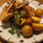 藁焼き ポロ次郎 - 鶏の唐揚げとポテトフライ