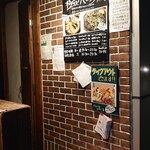 Bar Espana - 入口。お店は地下