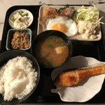 ヒロミ - 鮭朝定食500円。