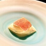 蒼 - 白トリュフのアイスクリーム。ピュアなミルクアイスにトリュフの香りが移って何と絶妙か!!!!!!