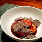 蒼 - 馬鈴薯ピュレ・田中農場の卵黄・但馬玄のすね肉のデミグラスソースに黒トリュフ。見てのとおりの美味しさ。無心でいただきます。