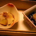 梅の花 - 小鉢二種(焼き茄子豆腐、金時草と蛸の味噌掛け)