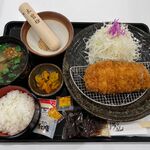 とんかつ 勝山 - ロースかつ膳（946円）