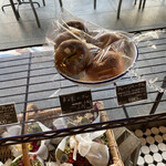 ブラッスリー・バーゼル - 帰り際、パン類はベーグルしか無くて…(◞‸◟)
      もしかしてこの後、出てきたのかなぁ〜(・・?)