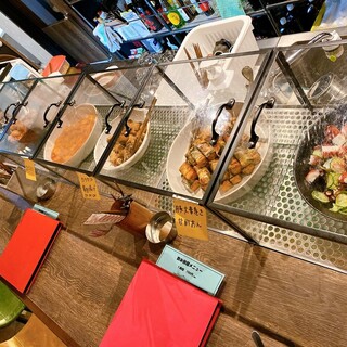 15:00~晚上营业!柜台上摆放的“京都家常菜”很有魅力♪