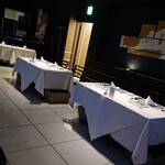 Restaurant SORA - テーブル席。窓方面へ向いた配置で