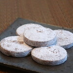 LUCY GRAY BOTANISK - 米粉のポルボローネクッキー ショコラアップ