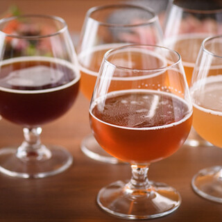 We are proud of our carefully selected craft beers and honey-soaked fruit drinks.