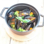 Mussels Pot Steamed in White Wine (L)
