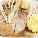 ラーメン二郎 - 豚