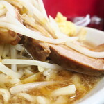ラーメン二郎 - 豚の厚み
