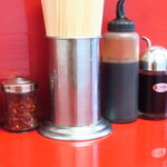 ラーメン二郎 - 卓上調味料