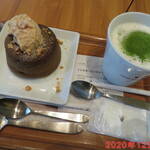 Nana's green tea - (期間限定)ほうじ茶なんとかケーキだったかな　750円くらい