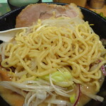 煮干し中華そば 一剣 - 茹でる前に丁寧に手もみしてました