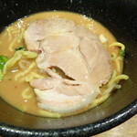 煮干し中華そば 一剣 - 見た目硬そうですが、どっこいトロトロ