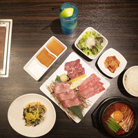 スンドゥブと3 種盛りランチセット