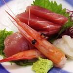でん助茶屋 - ２０１２／０８／ＸＸ　刺身（鮪、イカ、甘エビ）