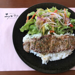 Erumaru - 牛ロースステーキ丼。
                        1580円。